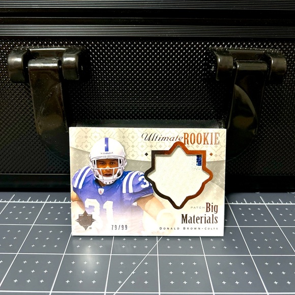 DONALD BROWN 2009 Upper Deck Ultimate Collection Big Materials /99 COC included - Picture 2 of 5